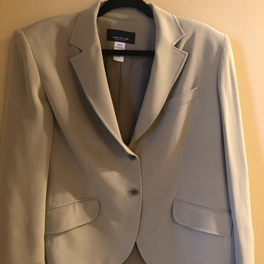 Women’s Jones New York Silk Suit